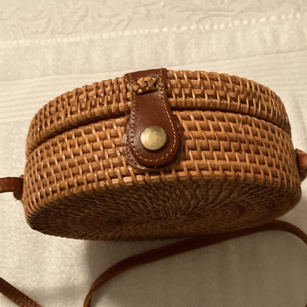 Round Rattan Woven Tan Crossbody Bag with Leather Strap. NWOT